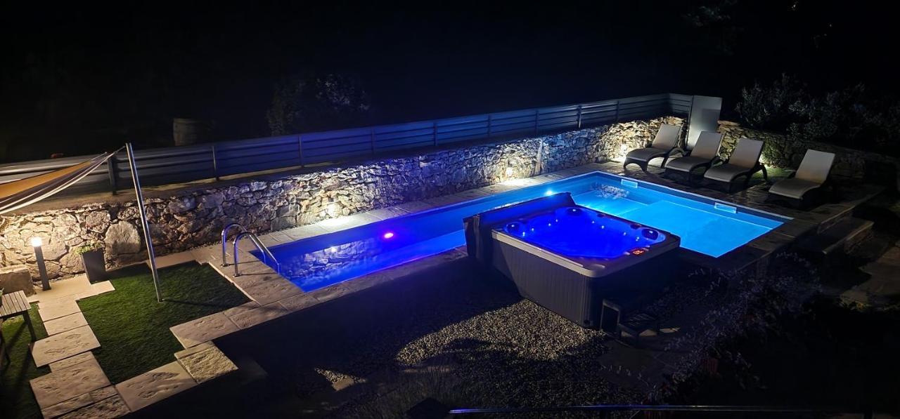 Villa Hrustika - Heated Pool, Jacuzzi & Sauna Gabonjin Eksteriør bilde