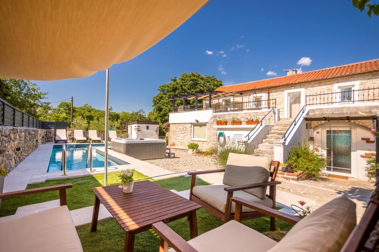 Villa Hrustika - Heated Pool, Jacuzzi & Sauna Gabonjin Eksteriør bilde