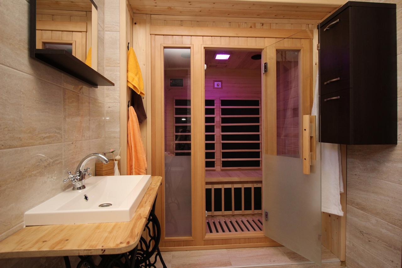 Villa Hrustika - Heated Pool, Jacuzzi & Sauna Gabonjin Eksteriør bilde